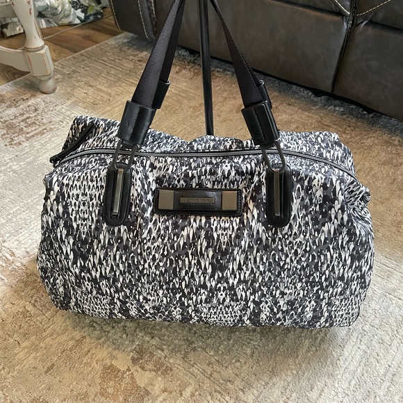 Calvin Klein weekender bag and toiletries/clutch bag - Picture 2 of 16